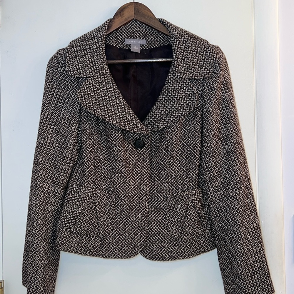 Ann Taylor Blazer in Size 4,Tan and Brown